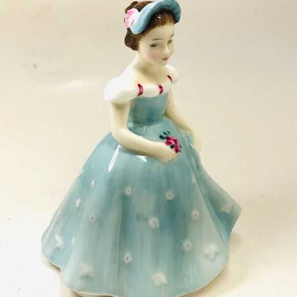 DOULTON & CO Porcelain Figurine 💐THE BRIDESMAID💐 - Picture 2 of 9